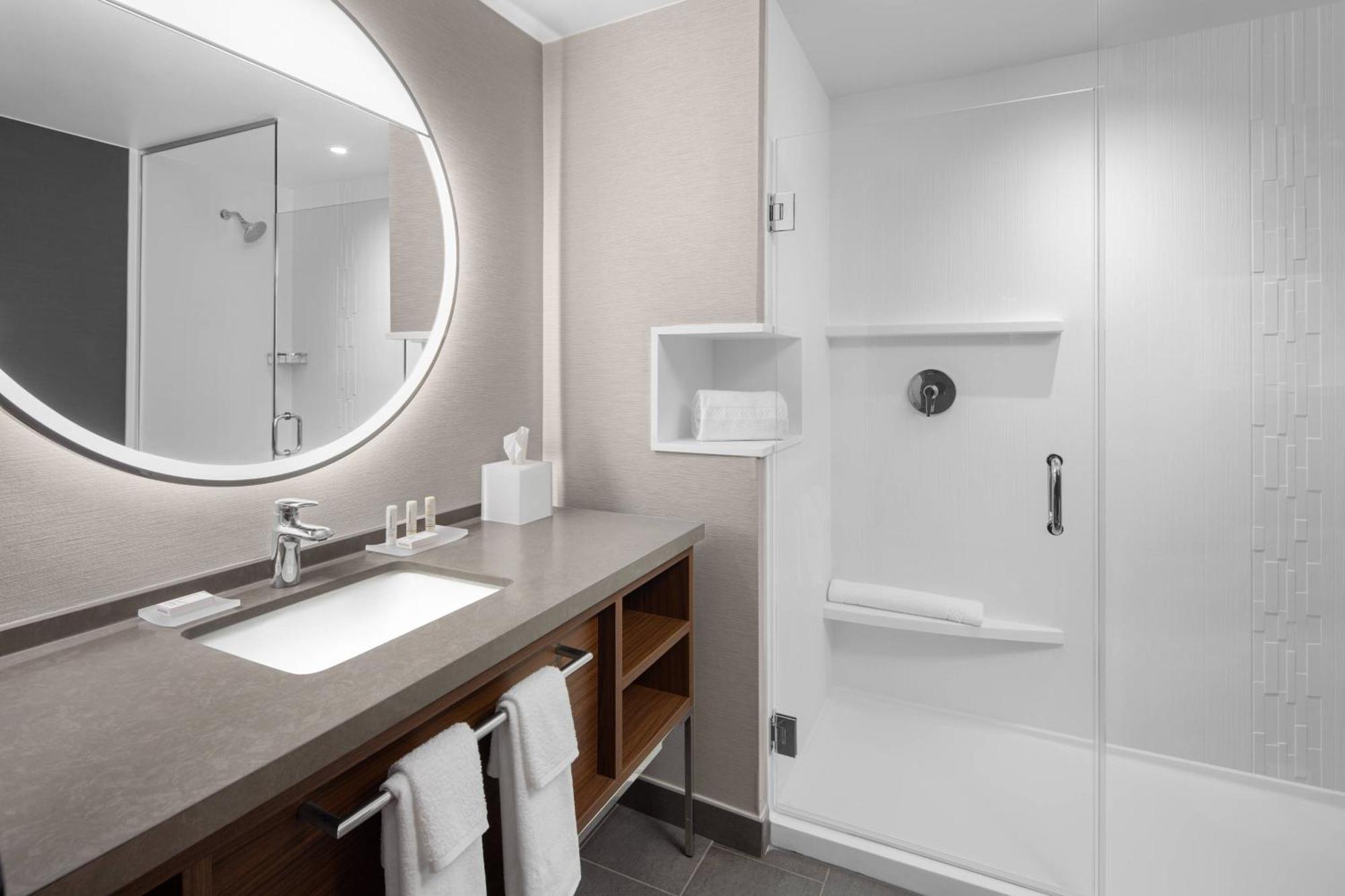Courtyard By Marriott Lansing Downtown Otel Dış mekan fotoğraf