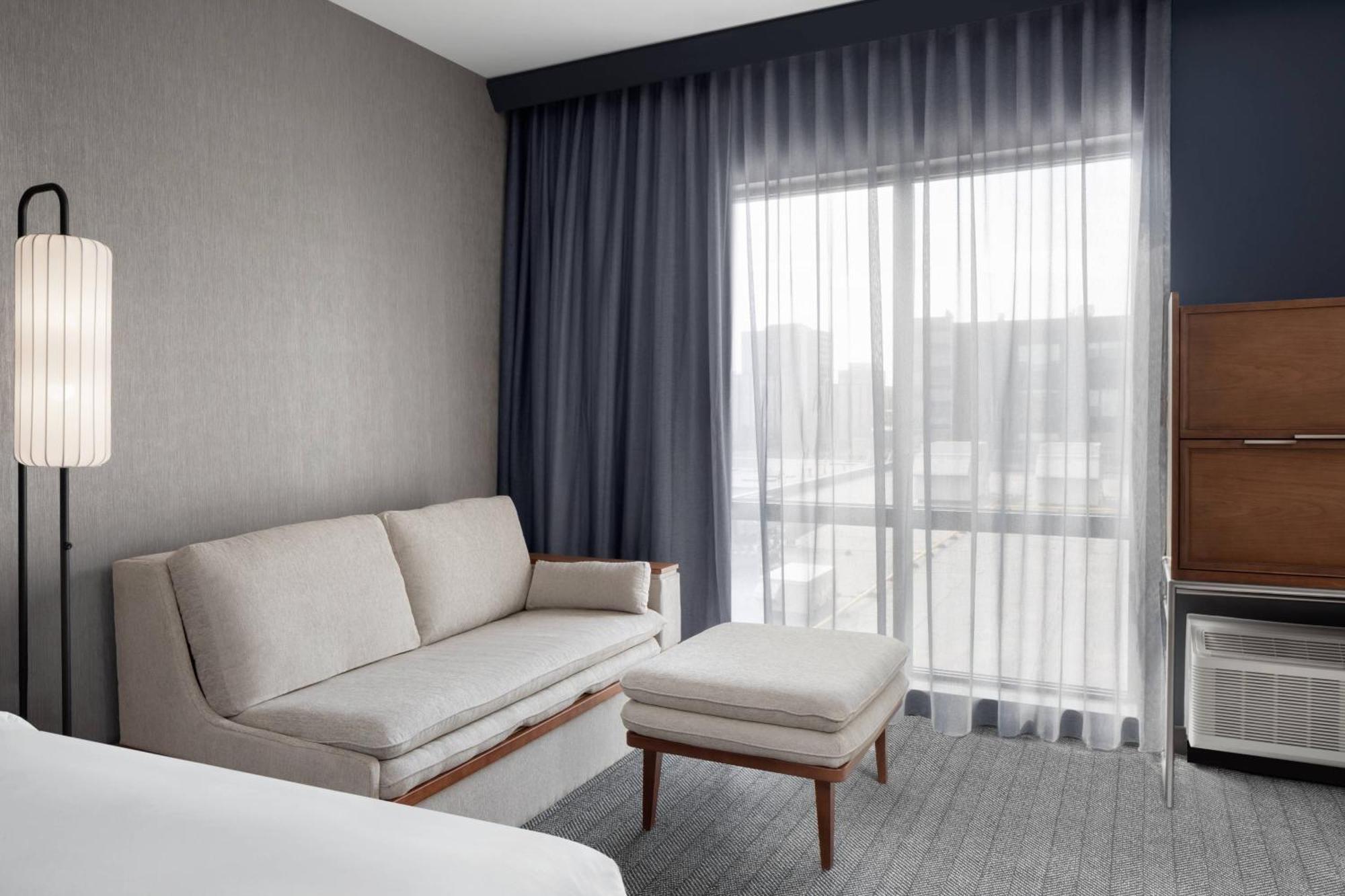 Courtyard By Marriott Lansing Downtown Otel Dış mekan fotoğraf